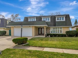 8655 W Sun Valley Dr, Palos Hills, IL