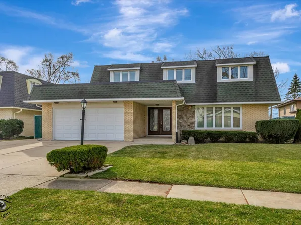 8655 W Sun Valley Dr, Palos Hills, IL 60465
