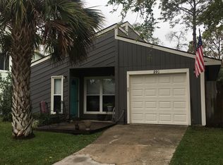 290 Magnolia St, Atlantic Beach, FL 32233