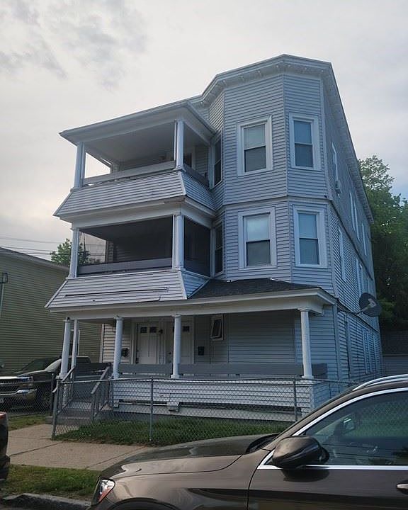 2nd image of 254 Centre St #256