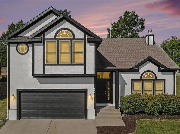 5333 NE Holiday Dr, Lees Summit, MO 64064