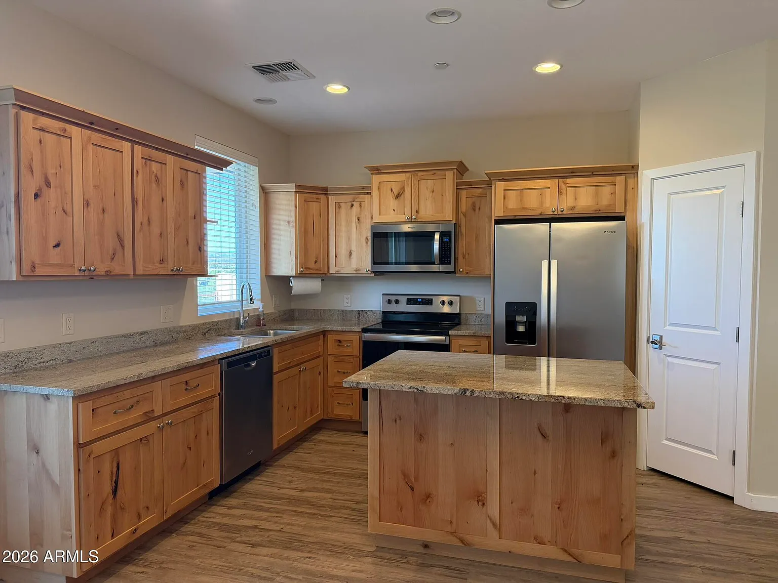 3 bed, 2.0 bath, 1334 sqft, $2,500 — Photo 3