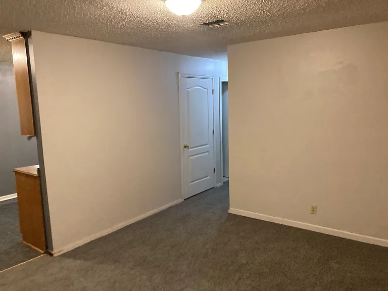 115 Kingsbury Cir — Photo 2