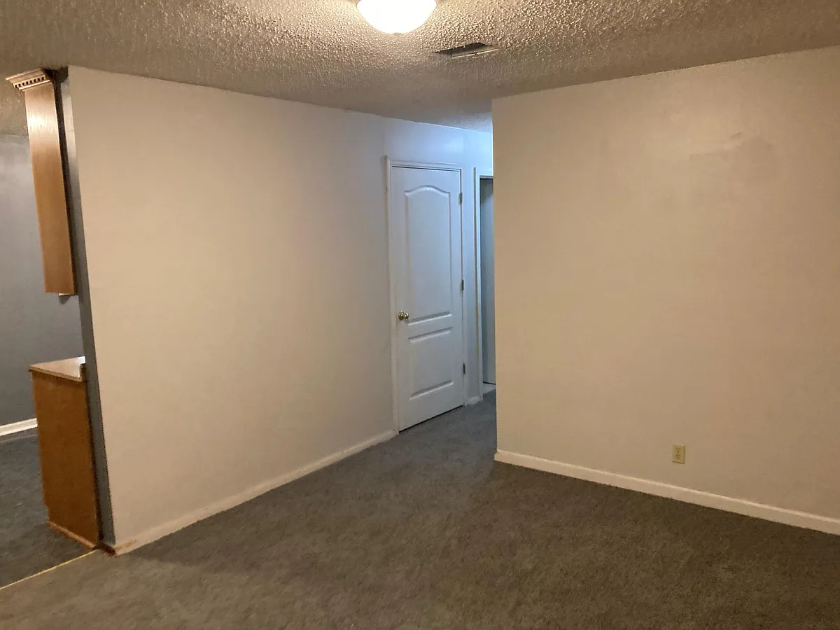 Building Photo - 115 Kingsbury Cir