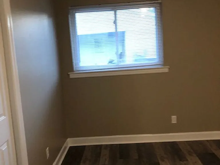 406 Montclair Blvd — Photo 15
