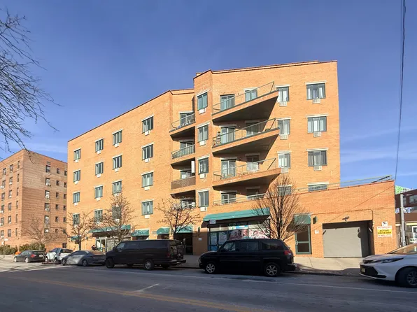 105 Kings Highway image 1 of 27