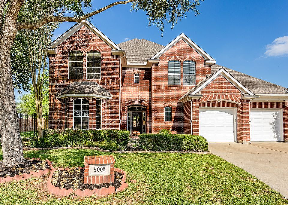 Aida Younis Team presents...