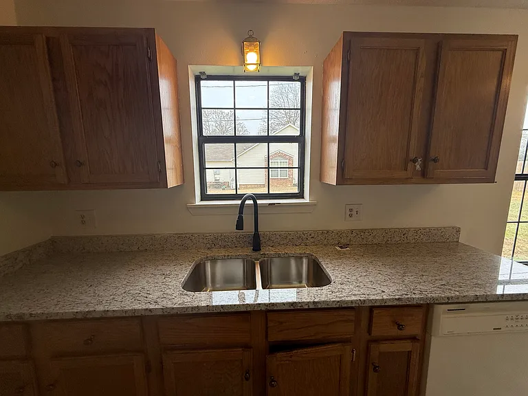 2216 Jonathan Ln — Photo 14