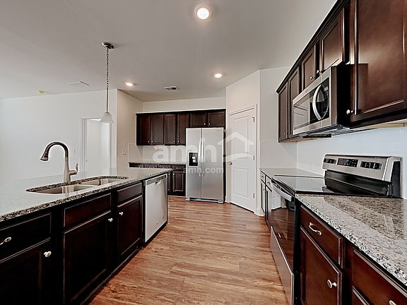 3rd image of 7071 Creeksong Dr