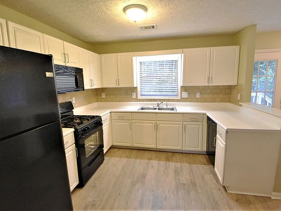 5th image of 160 Paris Dr