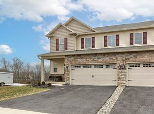 40 Crest Vw, Carlisle, PA 17013