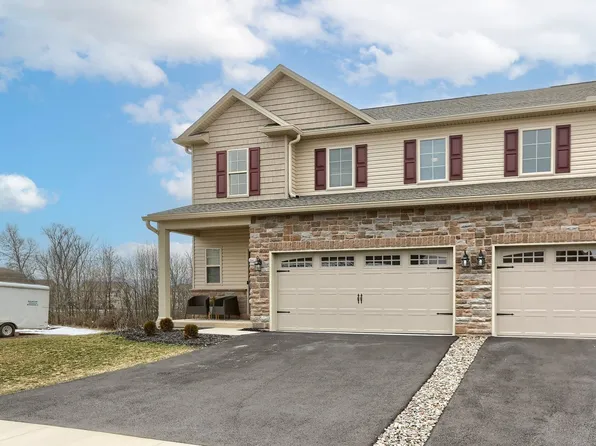 40 Crest Vw, Carlisle, PA 17013