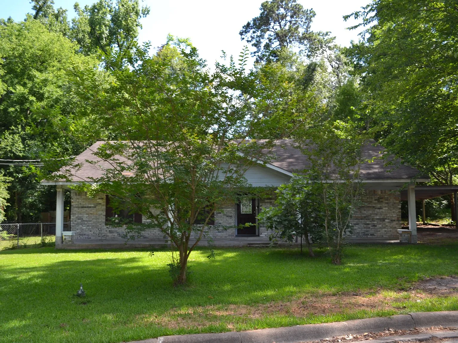 3 bed, 1410 sqft, $1,300 — Photo 1