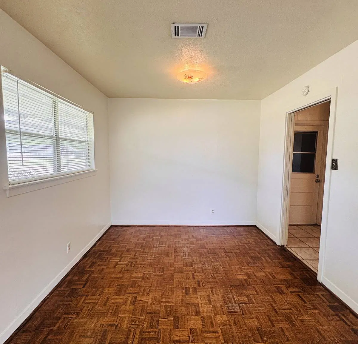 1543 Alamo St in Orange, TX 77630 — Photo 4