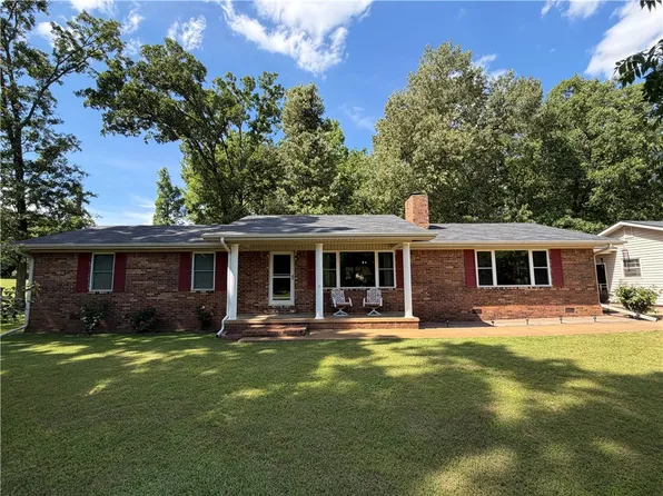 224 Laddy Ln, London, AR 72847