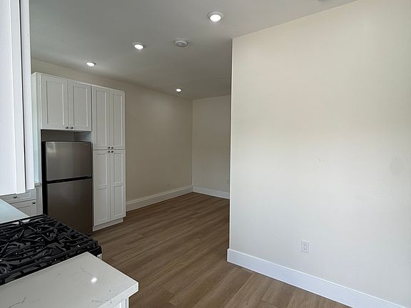 2nd image of 3647 Vinton Ave #10