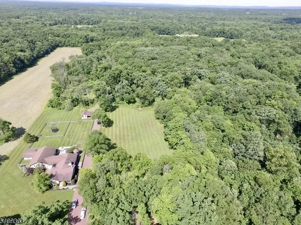 57 Featherbed Ln, Raritan Twp., NJ 08822