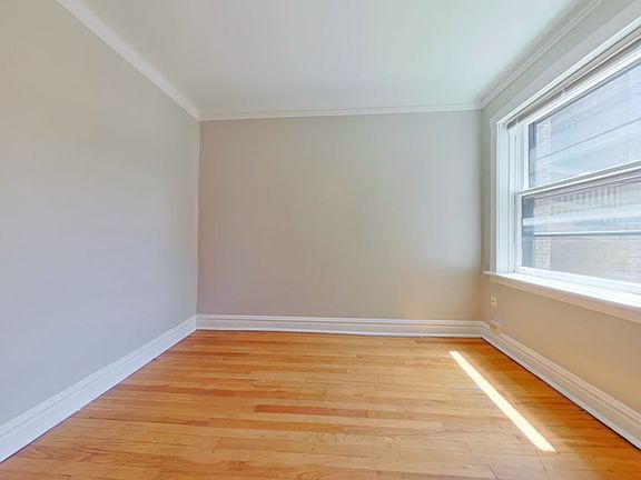 2nd image of 1331 W Addison St APT 2A