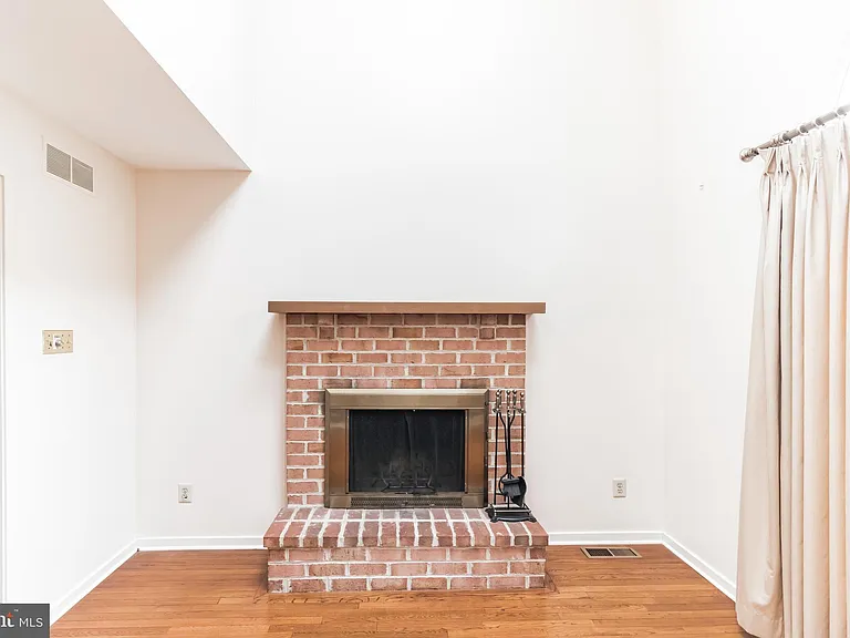 48 Stonehurst Ct — Photo 9