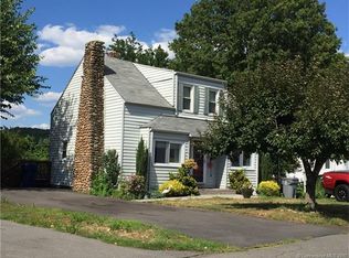 111 Westwood Ave, Plainville, CT 06062