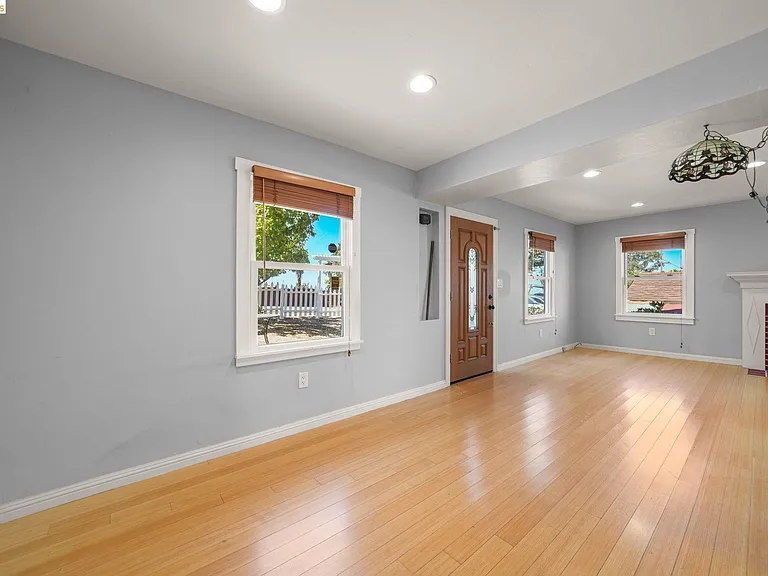 7850 Crest Ave — Photo 5