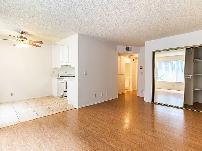 10845 Camarillo St — Photo 19