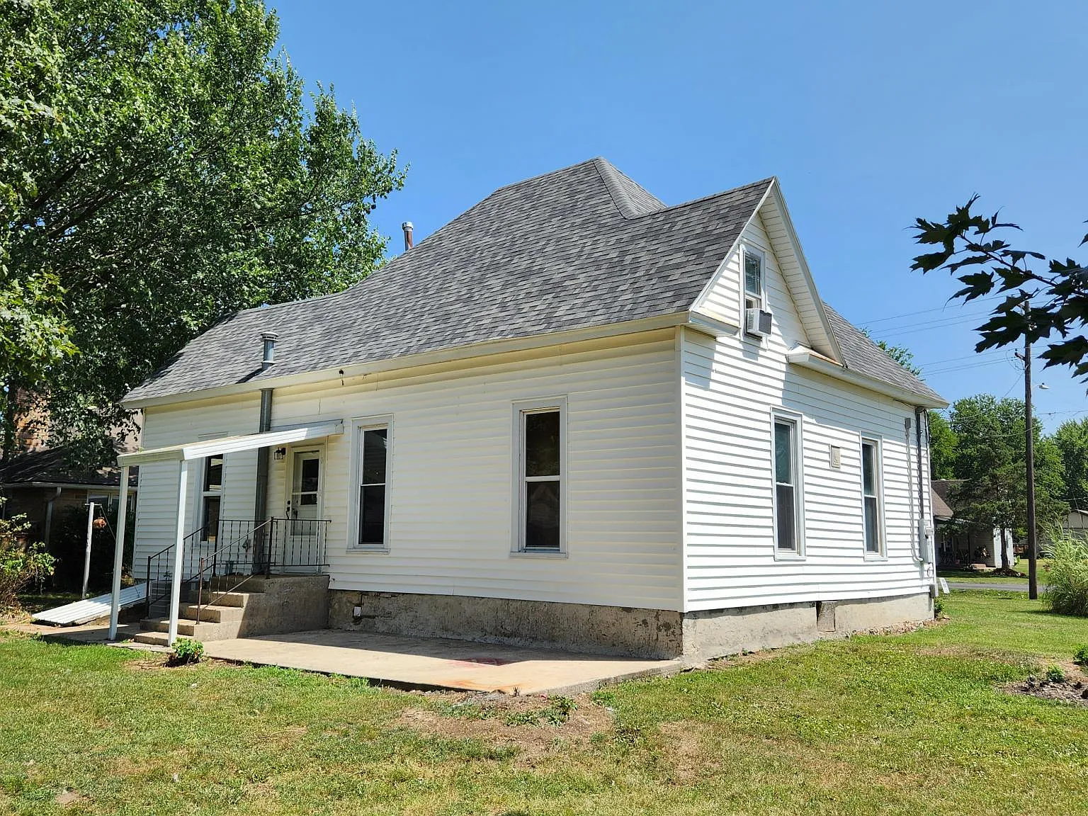 3 bed, 1200 sqft, $1,300 — Photo 4
