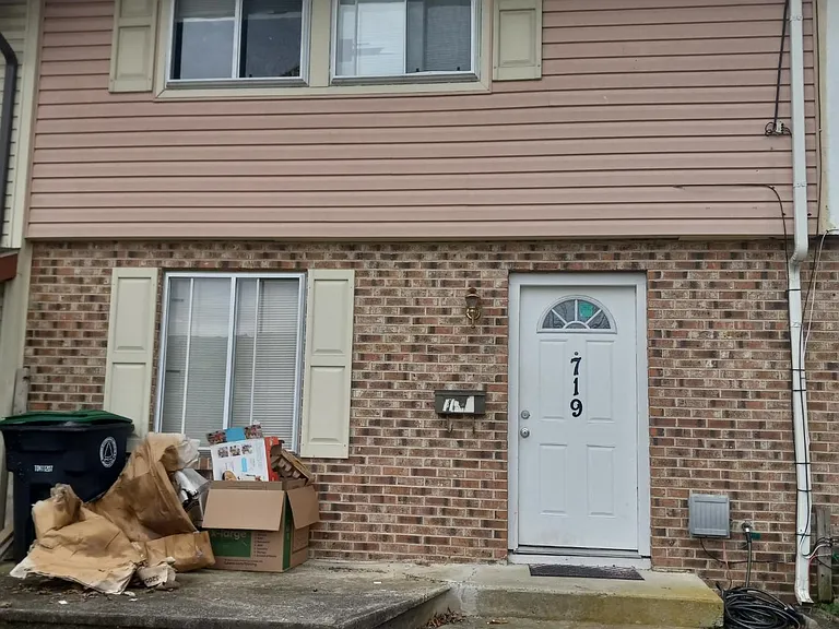 719 Myrtle Ave — Photo 2