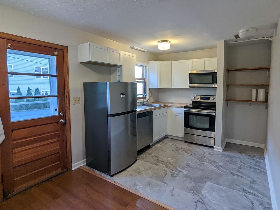 1st image of 106 Lucas Dr APT 3