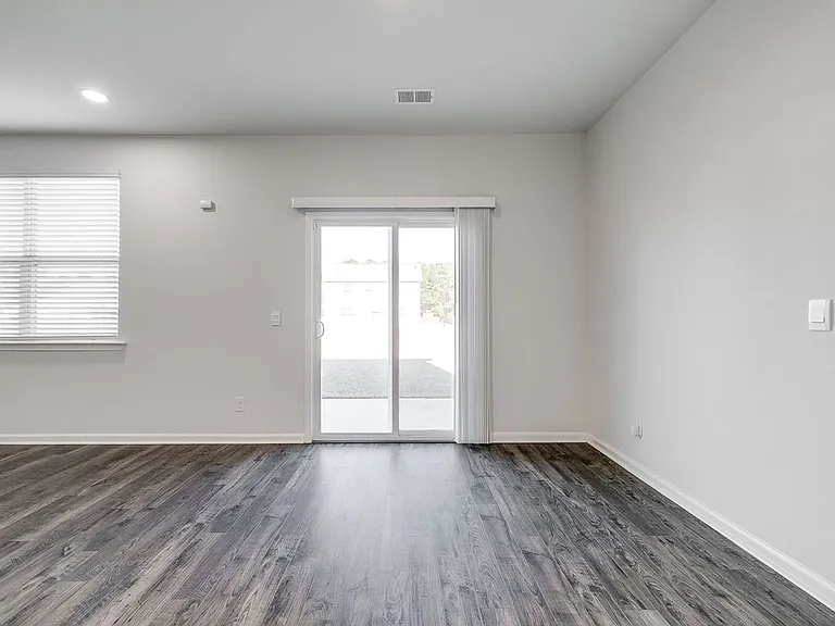 102 Spillway Ct — Photo 10