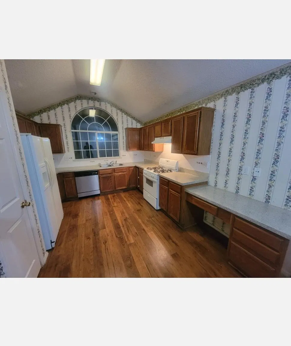 910 Winterwood Ct — Photo 2