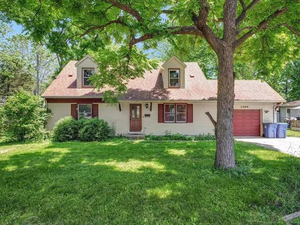 1004 N Elm Blvd, Monticello, IL 61856