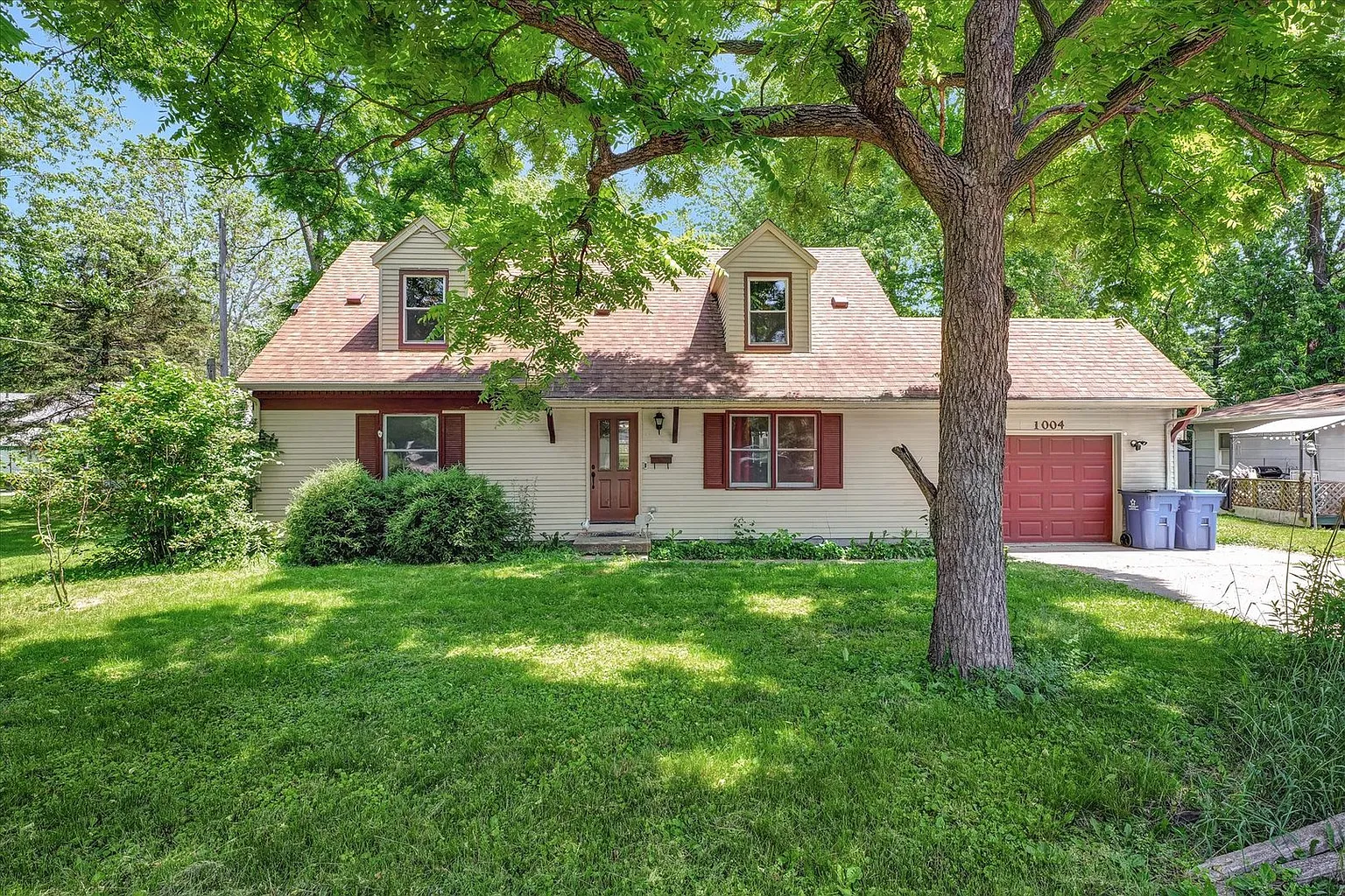 1004 N Elm Blvd photo 1