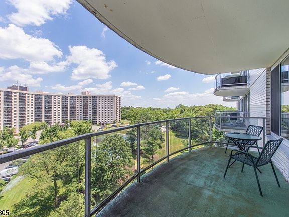 3rd image of 1 Claridge Dr APT 912