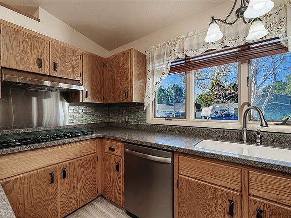 4th image of 3111 Buttercup Dr