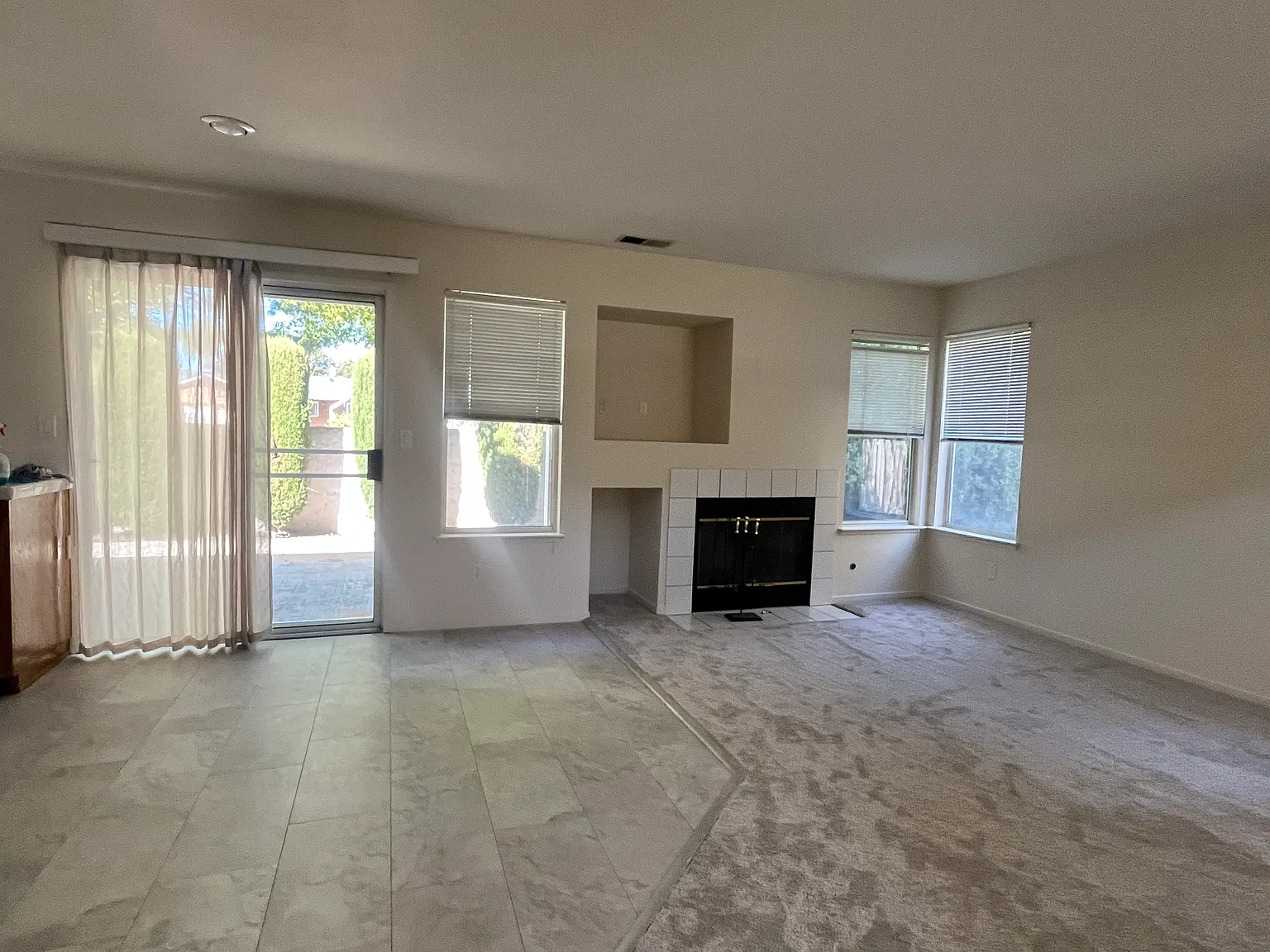 3 bed, 2.5 bath, 1572 sqft, $4,100 — Photo 4