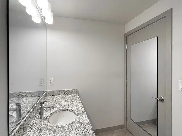 Lexington Apartments — Photo 54