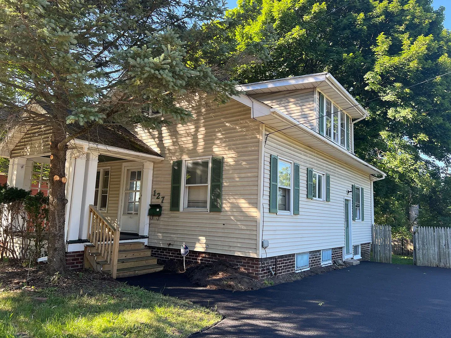 Beautiful Single Family Move-In Ready — Photo 1
