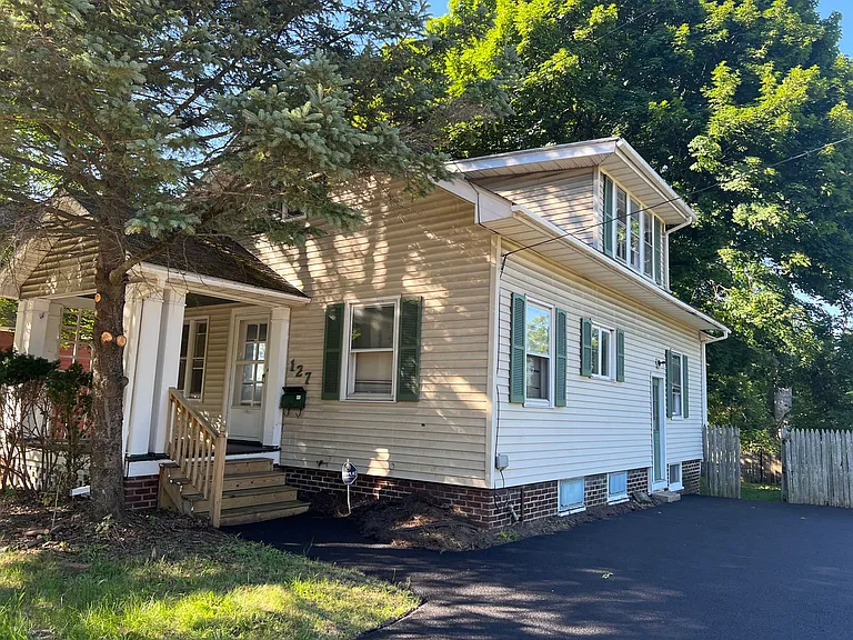 127 W Main St — Photo 1