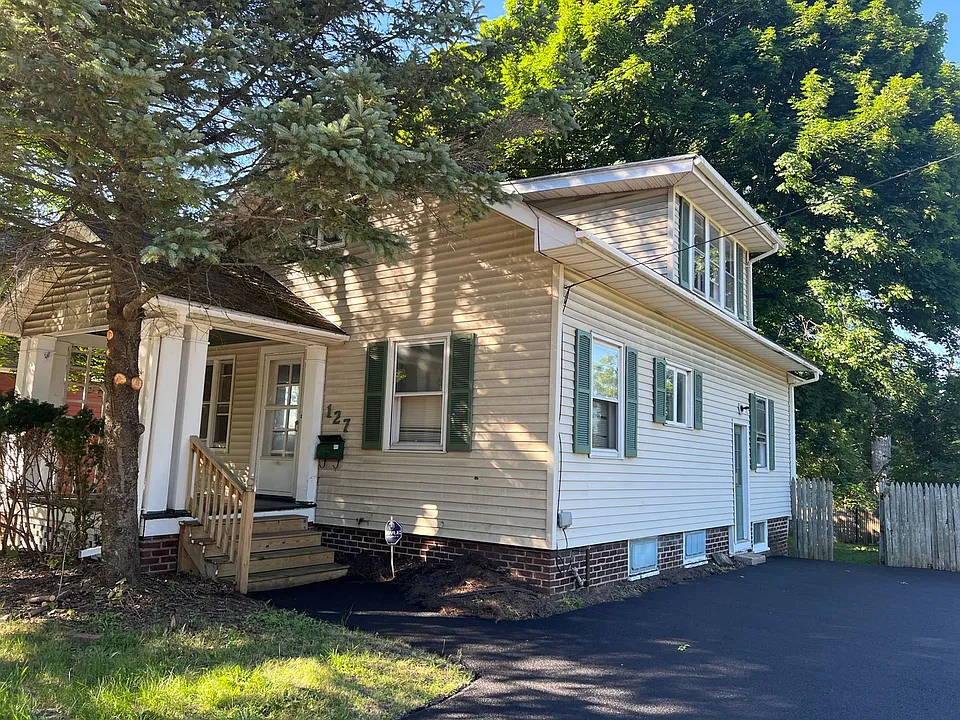 127 W Main St