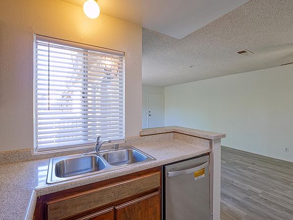 2nd image of 849 W 15th St #K