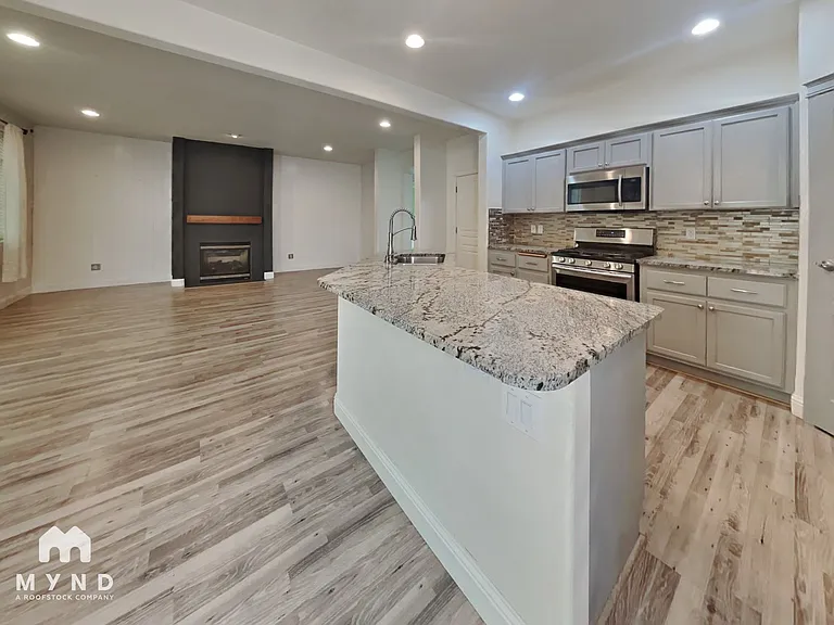 4698 NE Beaumead Ln — Photo 5