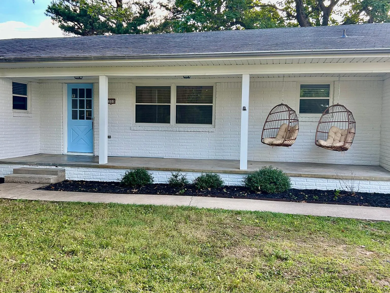 2055 S Cline Ave — Photo 2