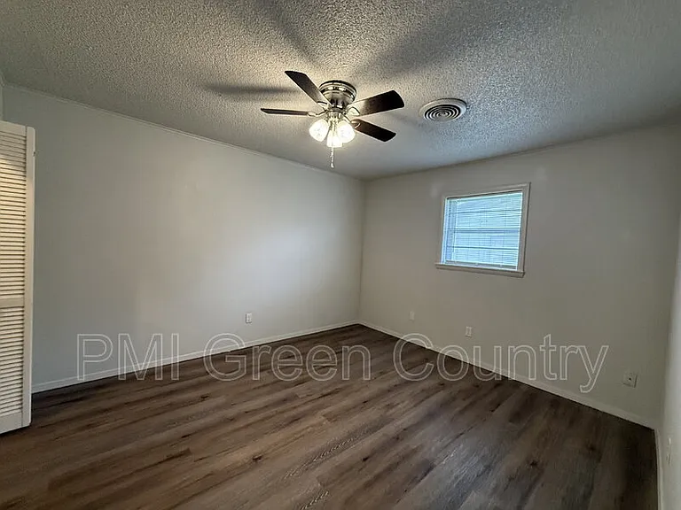 817 Park St — Photo 6