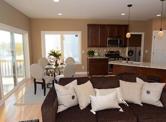 2nd image of 7 Lacosta Cir