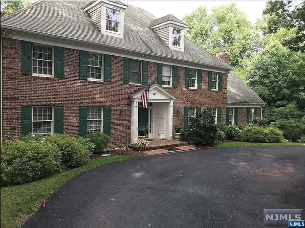 767 Peach Tree Ln, Franklin Lakes, NJ 07417