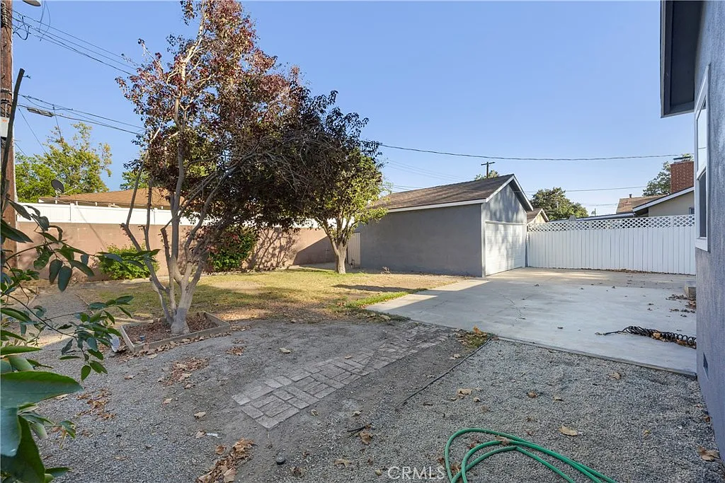 3 bed, 1.5 bath, 1148 sqft, $3,950 — Photo 2
