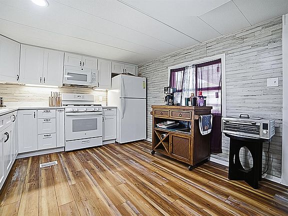 5th image of 211 Rue De Paresse