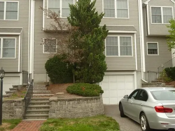 5 Edgemoor Cir, Wellesley, MA 02482