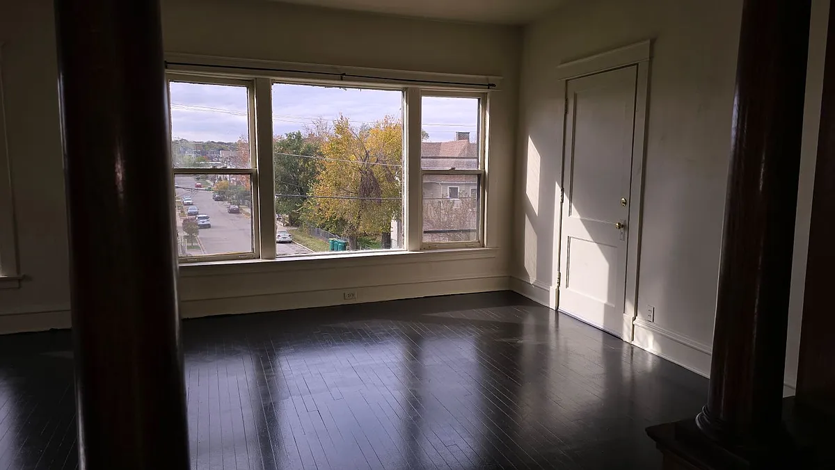 Living room Front view west - 210 N Eastern Ave #2S